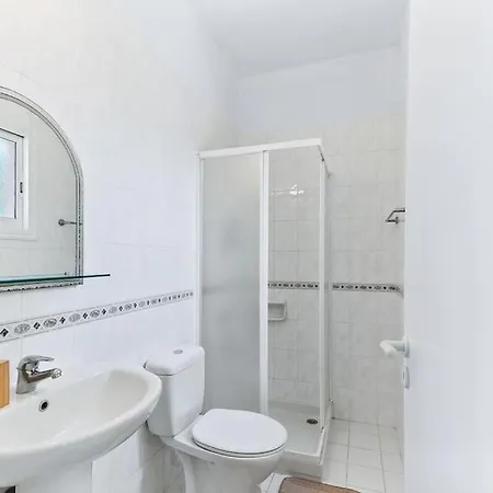 Charming 3-bedroom Maisonette With Pool Access At Regina Gardens, 700 M Venus Paphos