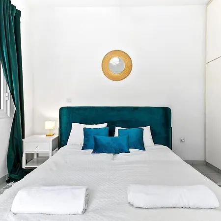 Charming 3-bedroom Maisonette With Pool Access At Regina Gardens, 700 M Venus