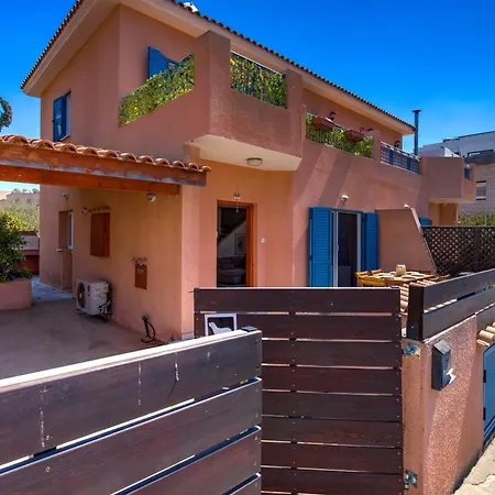 Charming 3-bedroom Maisonette With Pool Access At Regina Gardens, 700 M Venus פאפוס