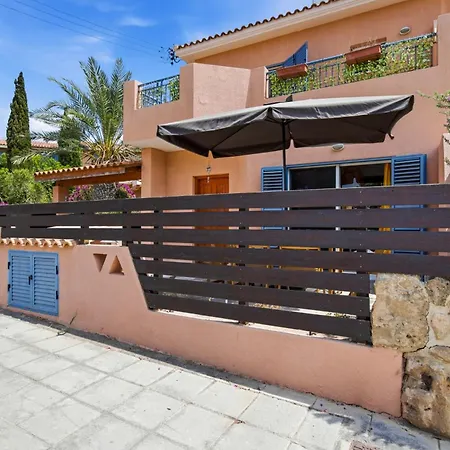 Villa Venus With Pool Access At Regina Gardens, 700 M Venus Paphos