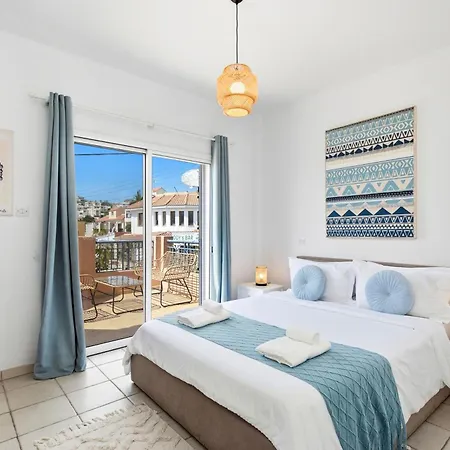 Villa Venus With Pool Access At Regina Gardens, 700 M Venus *