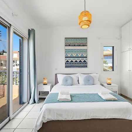 Villa Venus With Pool Access At Regina Gardens, 700 M Venus Paphos