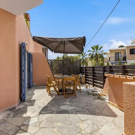 Villa Venus With Pool Access At Regina Gardens, 700 M Venus Paphos