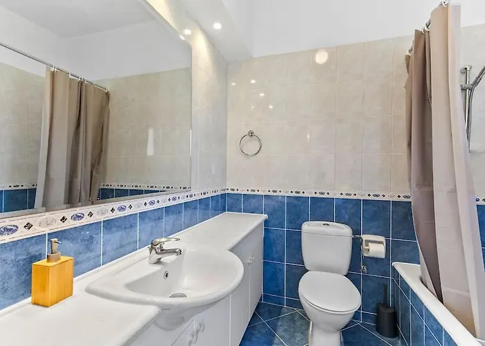 Charming 3-bedroom Maisonette With Pool Access At Regina Gardens, 700 M Venus Paphos