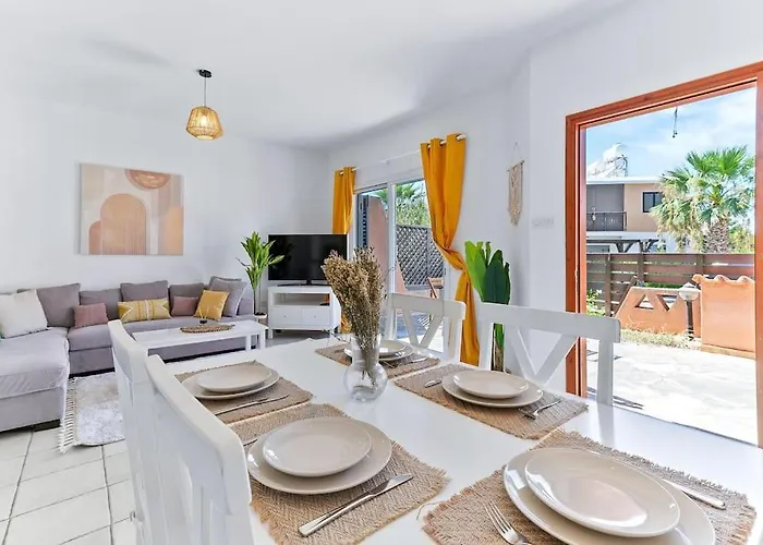 Charming 3-bedroom Maisonette With Pool Access At Regina Gardens, 700 M Venus * Paphos