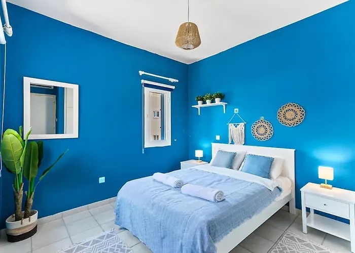 Charming 3-bedroom Maisonette With Pool Access At Regina Gardens, 700 M Venus *