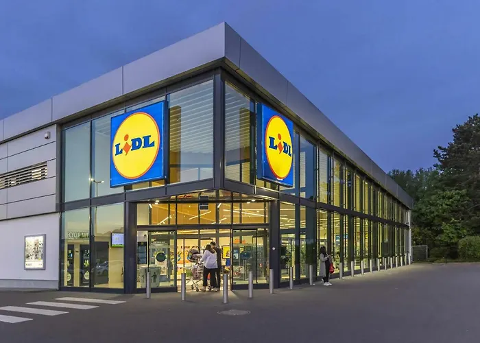 Villa Charming 3-bedroom Maisonette With Pool Access At Regina Gardens, 700 M Venus Pafos