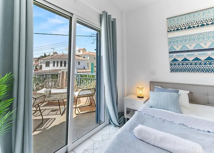 Charming 3-bedroom Maisonette With Pool Access At Regina Gardens, 700 M Venus * Pafos