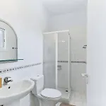 Charming 3-bedroom Maisonette With Pool Access At Regina Gardens, 700 M Venus 파포스