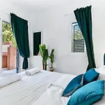 Charming 3-bedroom Maisonette With Pool Access At Regina Gardens, 700 M Venus 빌라 파포스