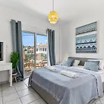 Charming 3-bedroom Maisonette With Pool Access At Regina Gardens, 700 M Venus