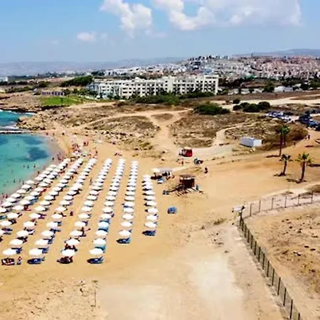 Charming 3-bedroom Maisonette With Pool Access At Regina Gardens, 700 M Venus