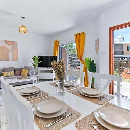 Charming 3-bedroom Maisonette With Pool Access At Regina Gardens, 700 M Venus * Paphos